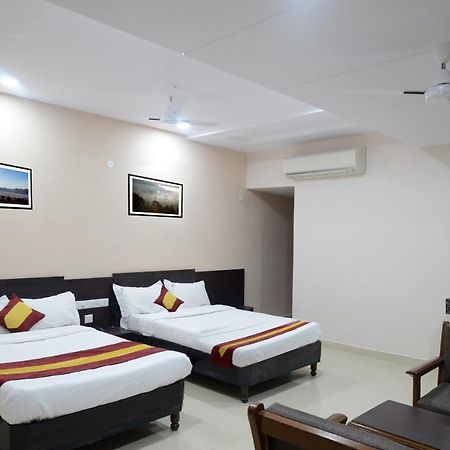 Dwaraka Inn Visakhapatnam Esterno foto